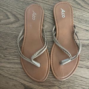 Ardene flip-flop sandals